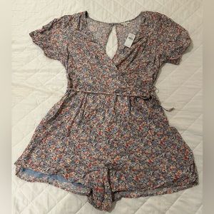 American Eagle Floral Romper Size Large